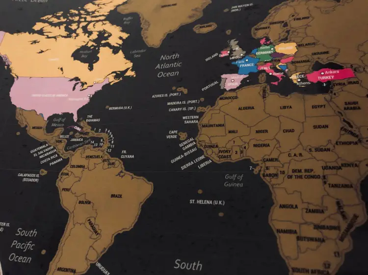 15 Present Ideas for Travellers - Scratch Map